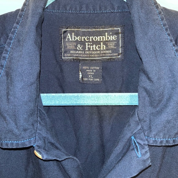 Abercrombie & Fitch Navy Blue Short Sleeved Button Up Shirt, Size XL - Picture 3 of 3